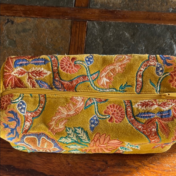 Embroidered Floral Women’s Makeup Bag - Picture 6 of 6